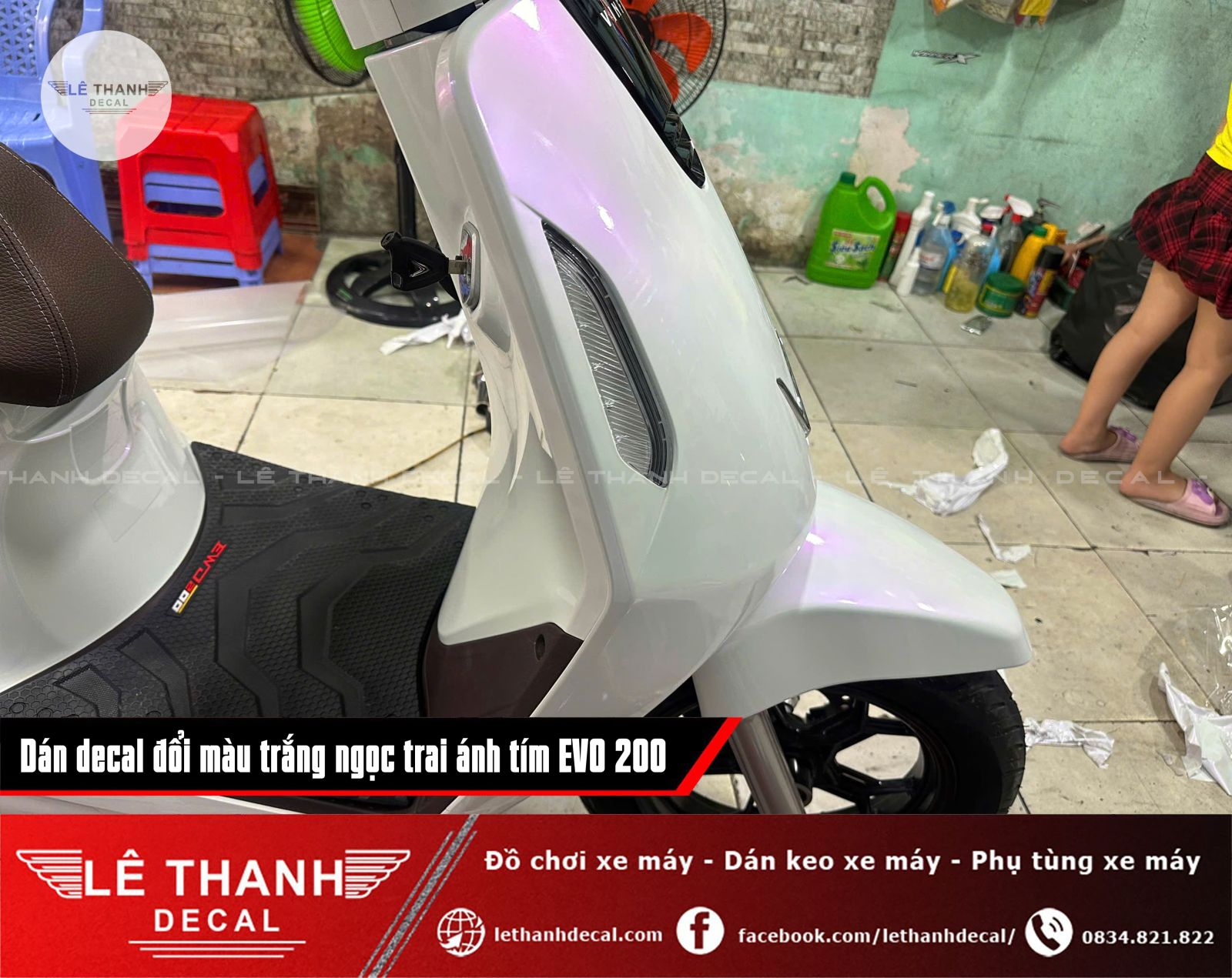 Dán decal đổi màu trắng ngọc trai ánh tím cho VinFast EVO 200