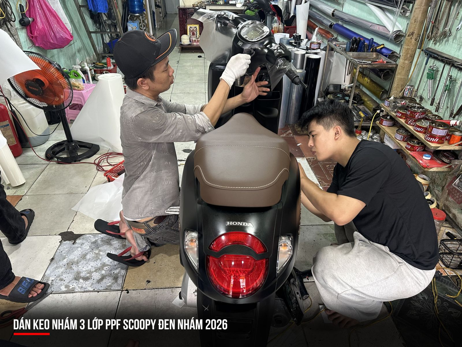 Dán keo nhám 3 lớp PPF Scoopy đen nhám 2026