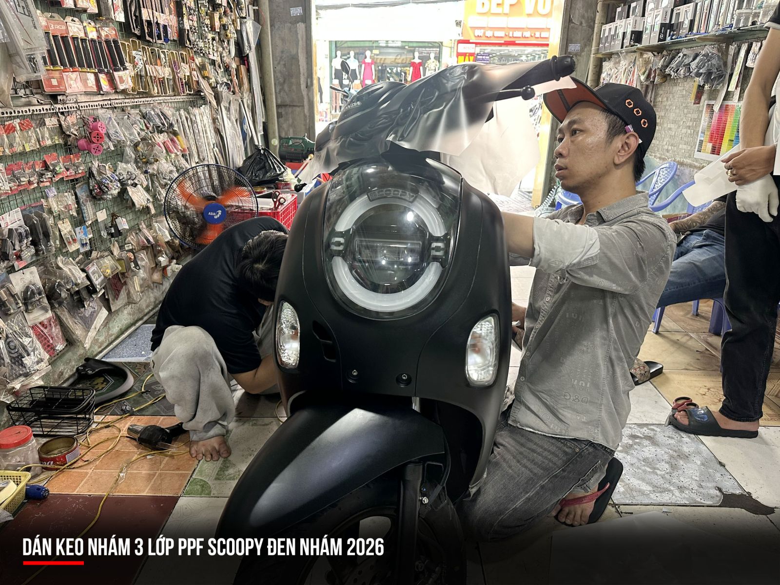 Dán keo nhám 3 lớp PPF Scoopy đen nhám 2026