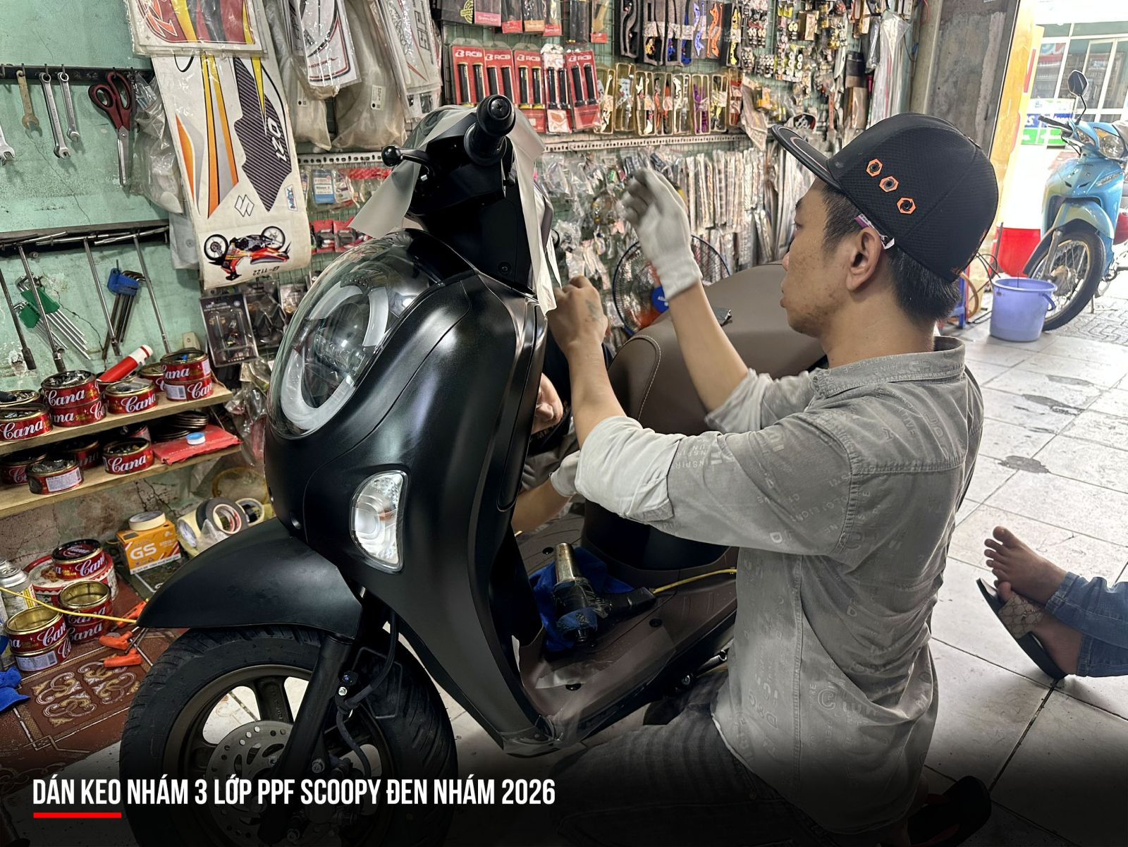Dán keo nhám 3 lớp PPF Scoopy đen nhám 2026