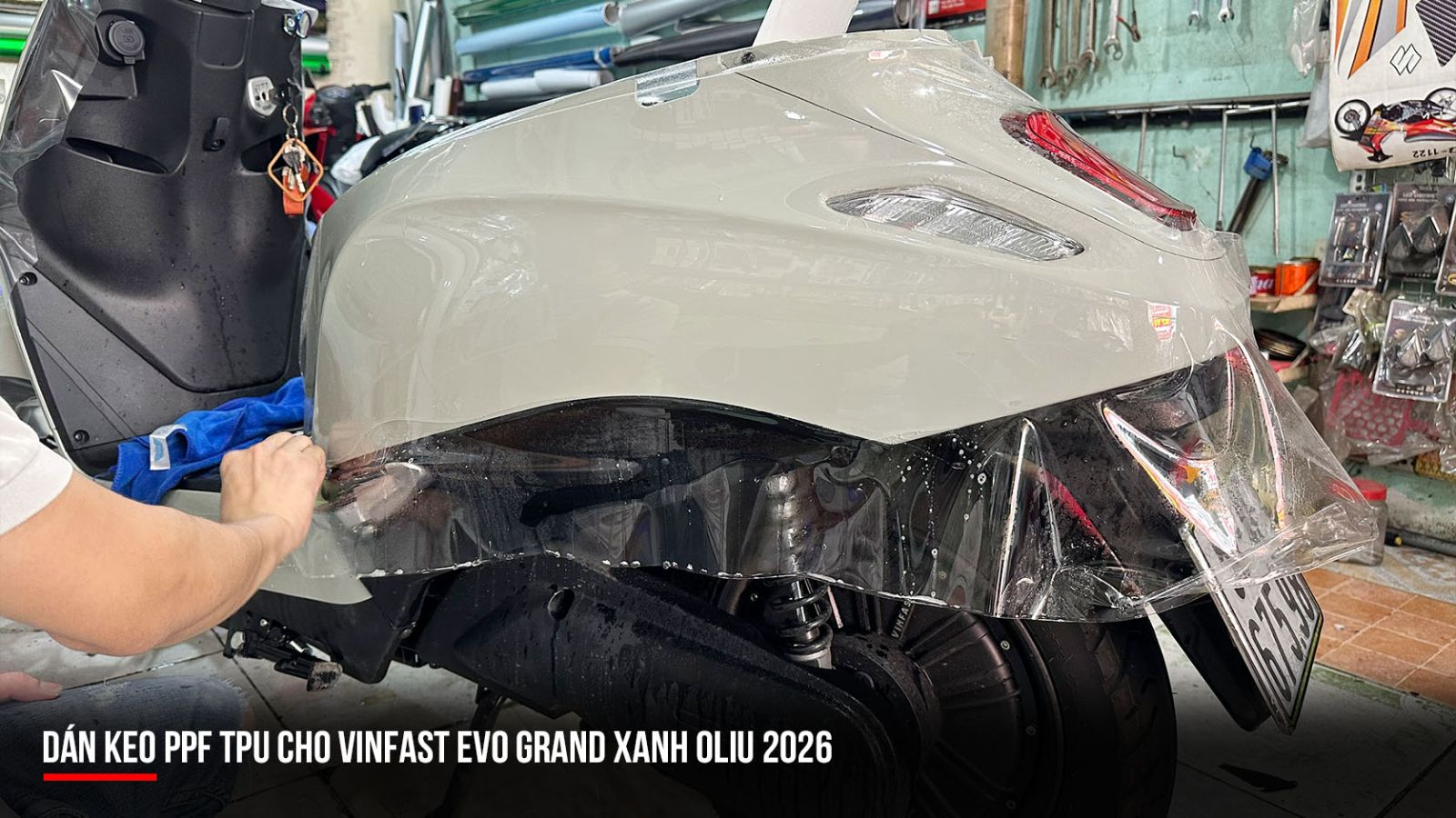 ​ Dán keo ppf TPU cho Vinfast EVO GRAND xanh Oliu 2026  Click and drag to move ​