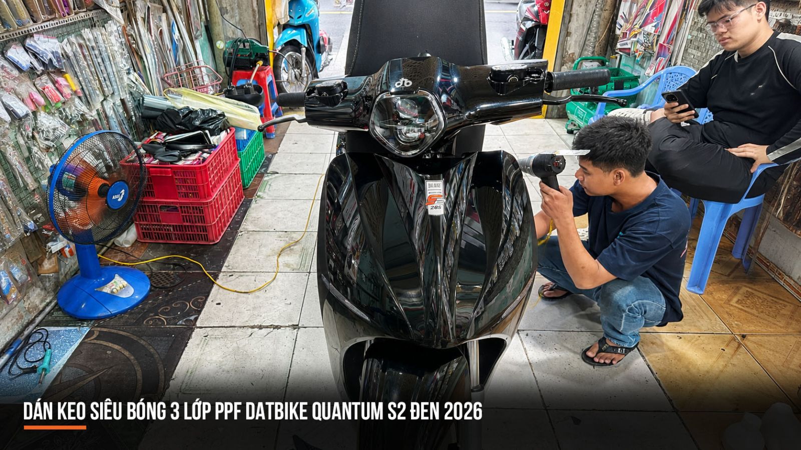 Dán keo siêu bóng 3 lớp PPF xe máy điện DatBike Quantum S2 đen 2026