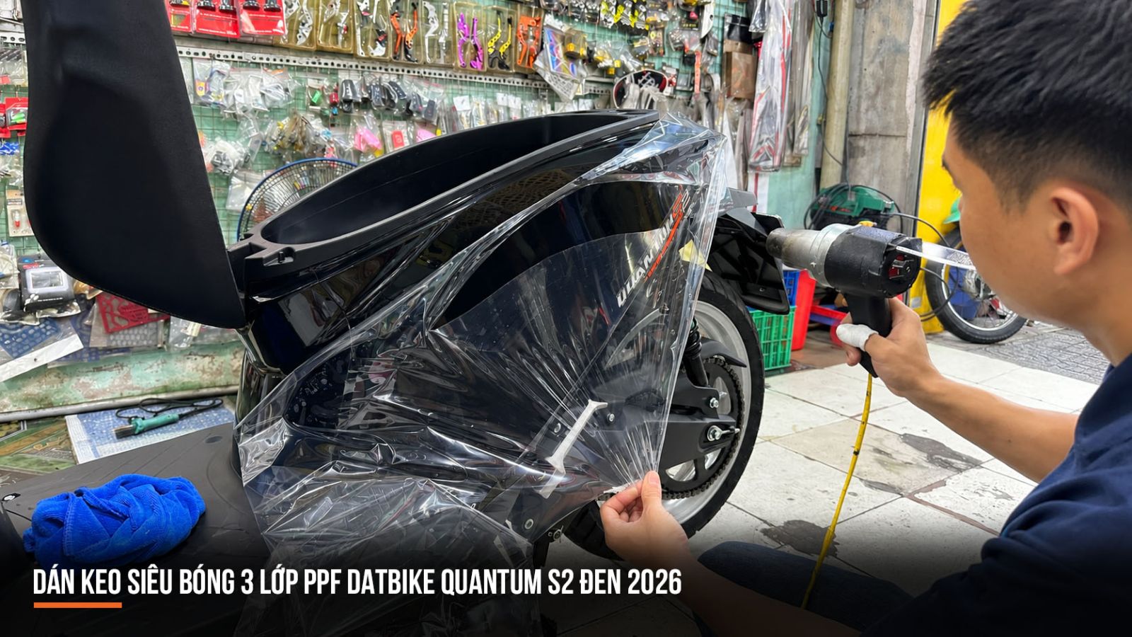 Dán keo siêu bóng 3 lớp PPF xe máy điện DatBike Quantum S2 đen 2026
