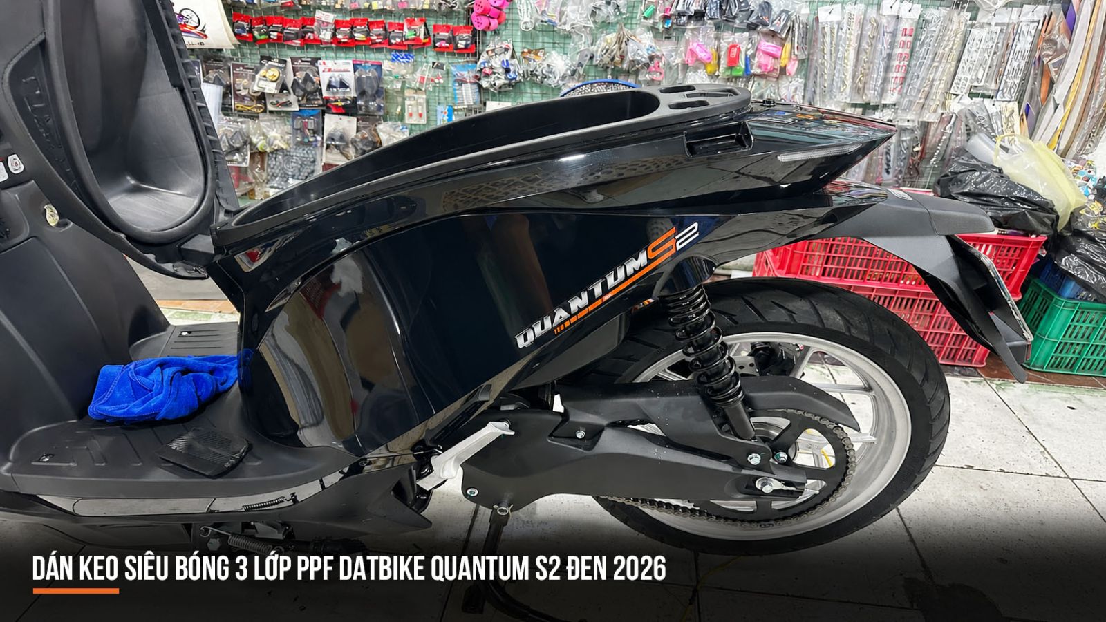 Dán keo siêu bóng 3 lớp PPF xe máy điện DatBike Quantum S2 đen 2026