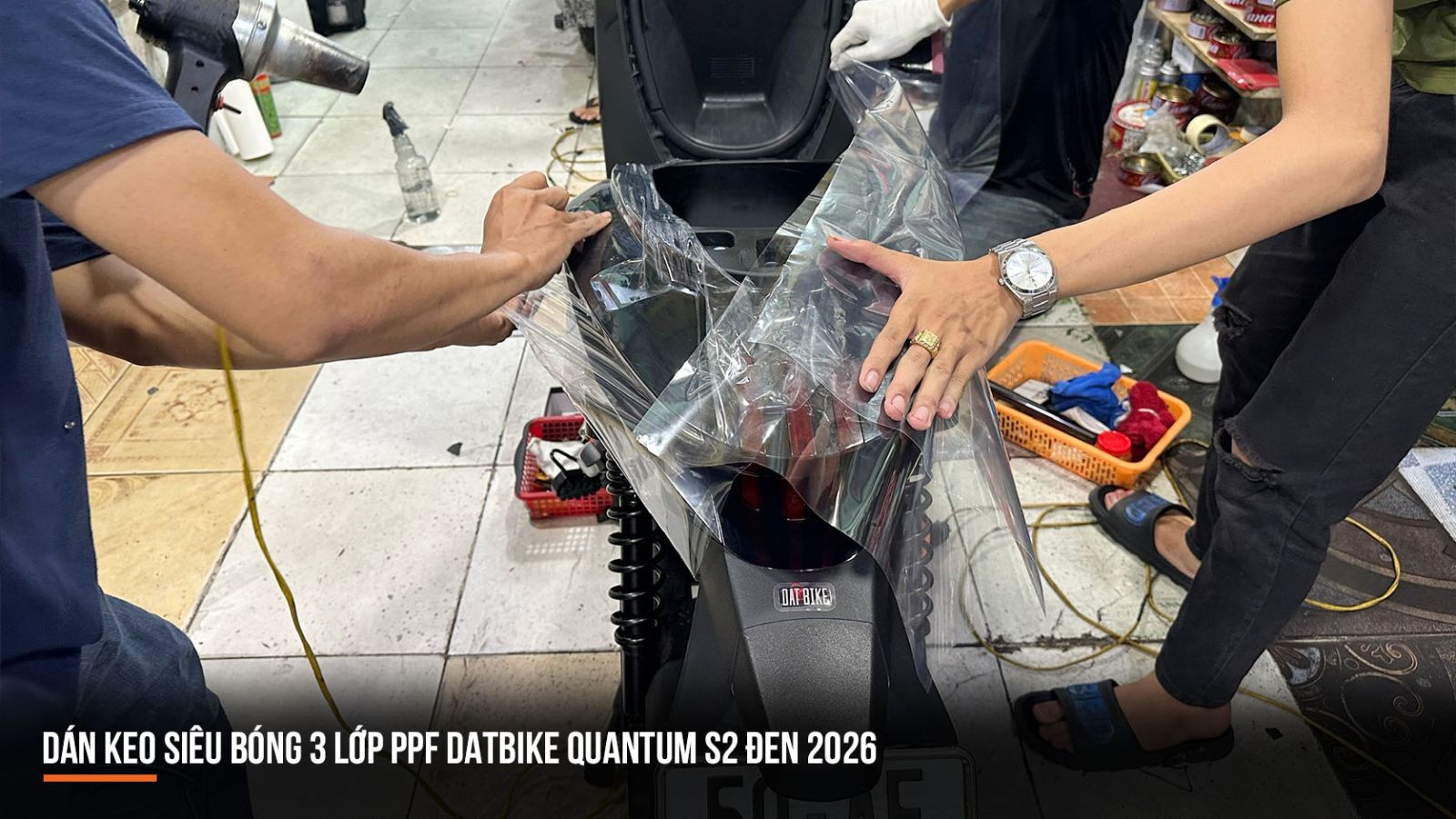 Dán keo siêu bóng 3 lớp PPF xe máy điện DatBike Quantum S2 đen 2026