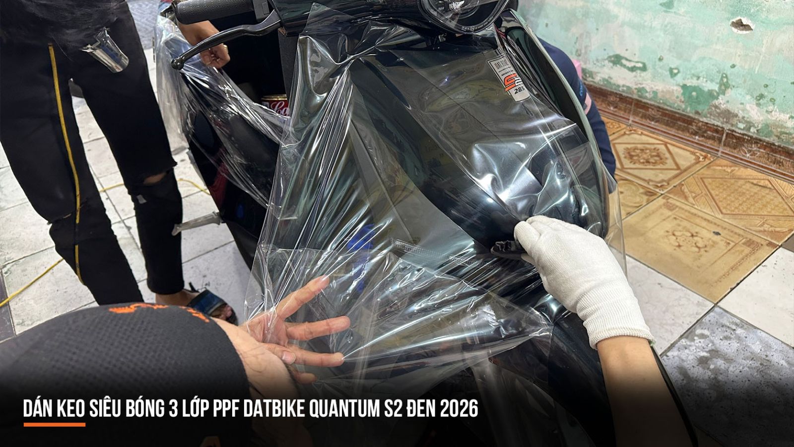 Dán keo siêu bóng 3 lớp PPF xe máy điện DatBike Quantum S2 đen 2026