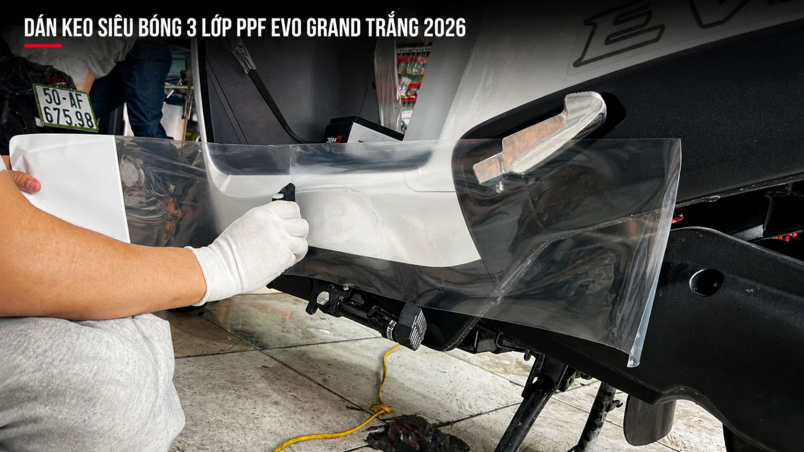 Dán keo siêu bóng 3 lớp PPF xe máy điện VinFast EVO GRAND trắng 2026