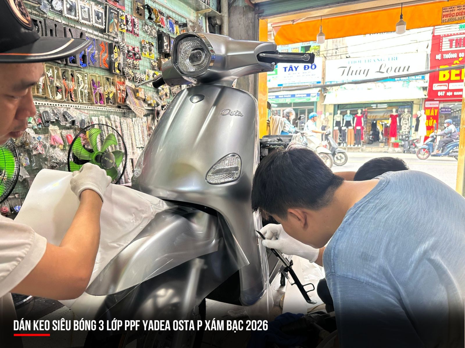 Dán keo siêu bóng 3 lớp PPF xe máy điện Yadea Osta P xám bạc 2026