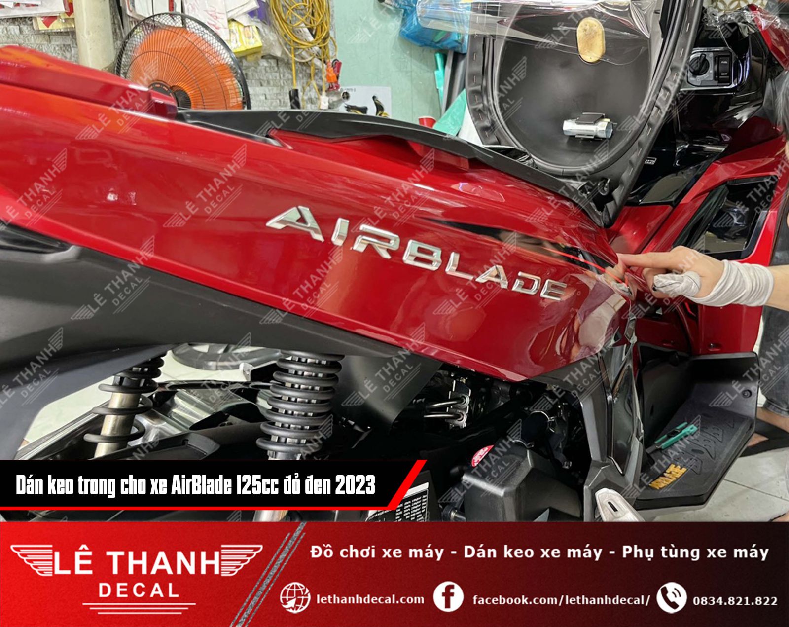Dán keo trong xe máy AirBlade 125cc đỏ đen 2023